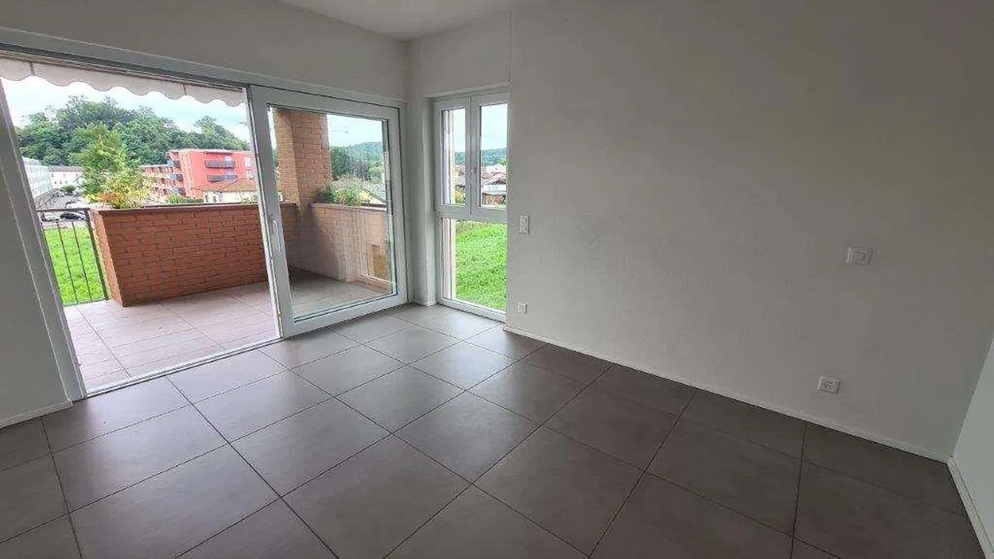 STABIO: LARGE 4.5 ROOM PANORAMIC AND QUIET APARTMENT - Photo 5 of 13