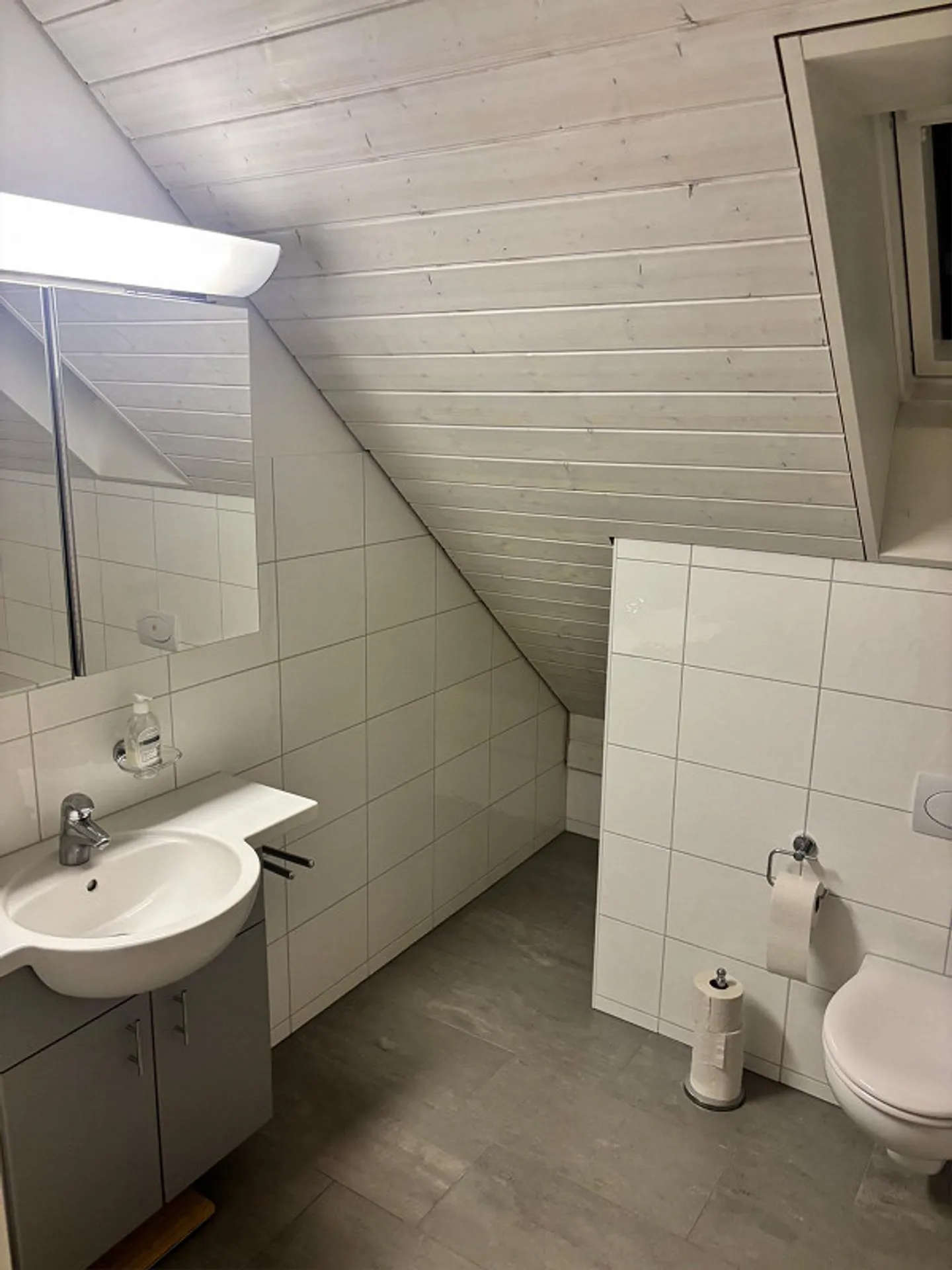 Appartement duplex spacieux de 4,5 pièces dans un emplacement calme de Bertschikon - Photo 8 sur 10