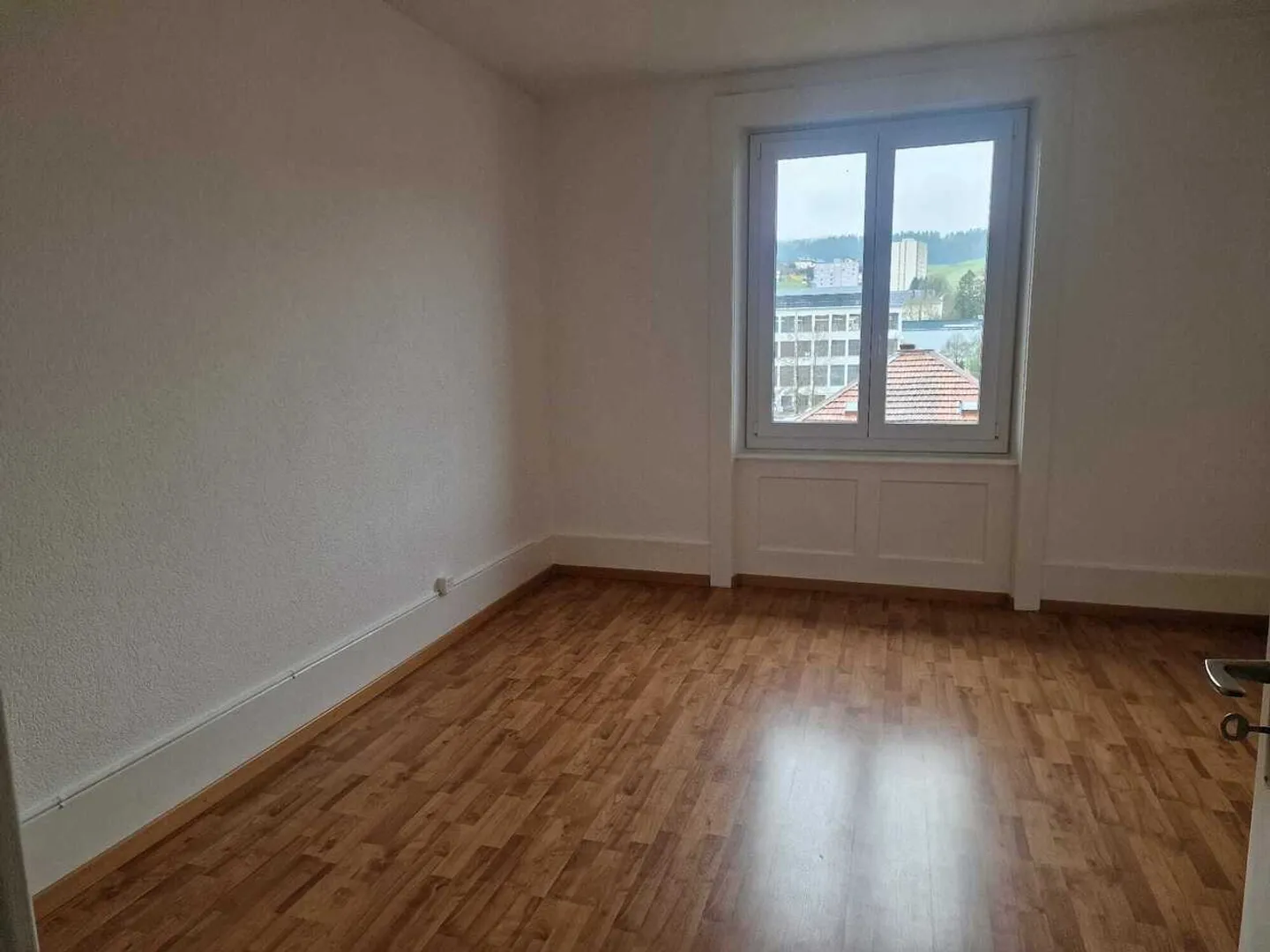 APPARTAMENTO DI 3 LOCALI AL 1° PIANO CON BALCONE - Foto 4 di 7