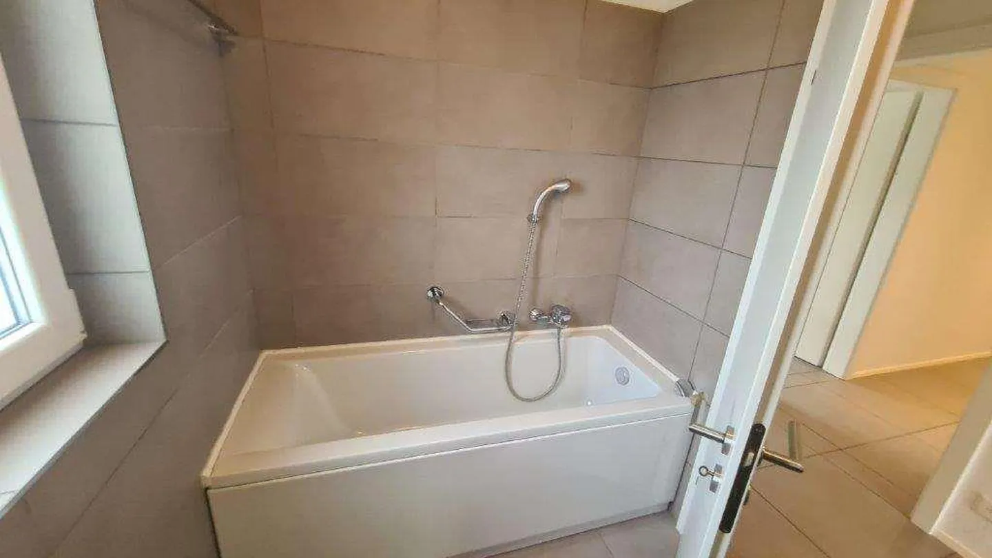 STABIO: LARGE 4.5 ROOM PANORAMIC AND QUIET APARTMENT - Photo 7 of 13