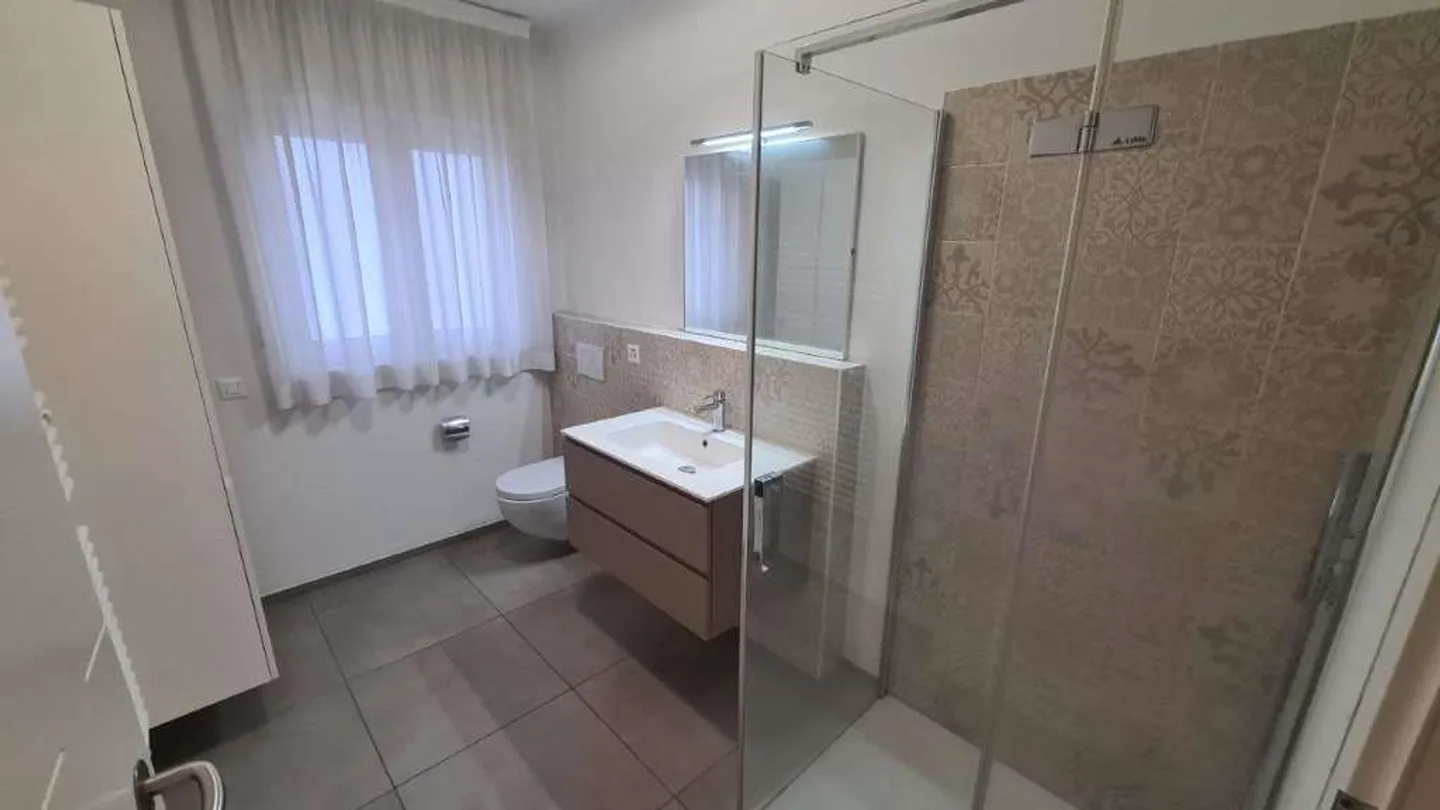 STABIO: LARGE 4.5 ROOM PANORAMIC AND QUIET APARTMENT - Photo 10 of 13