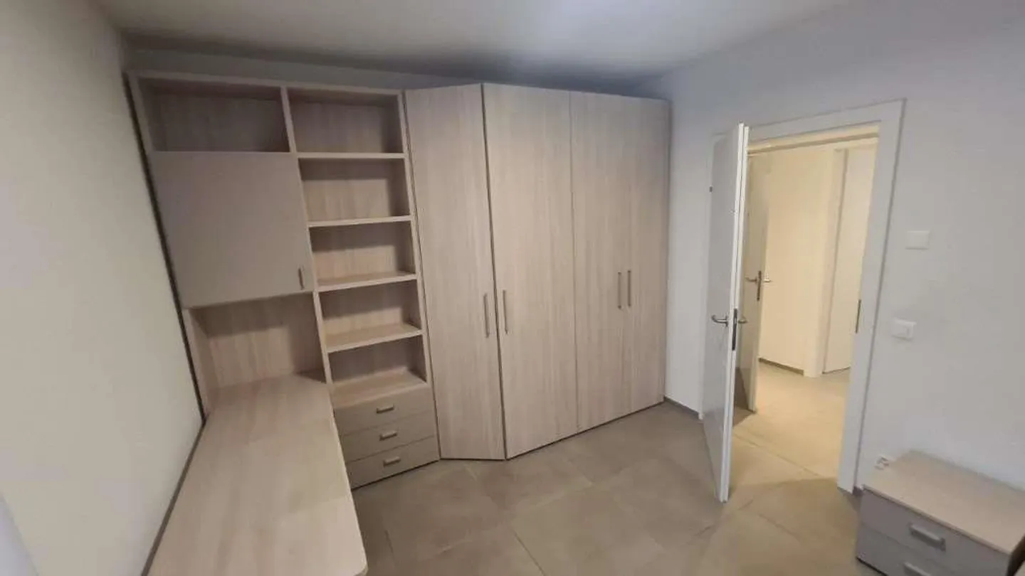 STABIO: LARGE 4.5 ROOM PANORAMIC AND QUIET APARTMENT - Photo 12 of 13