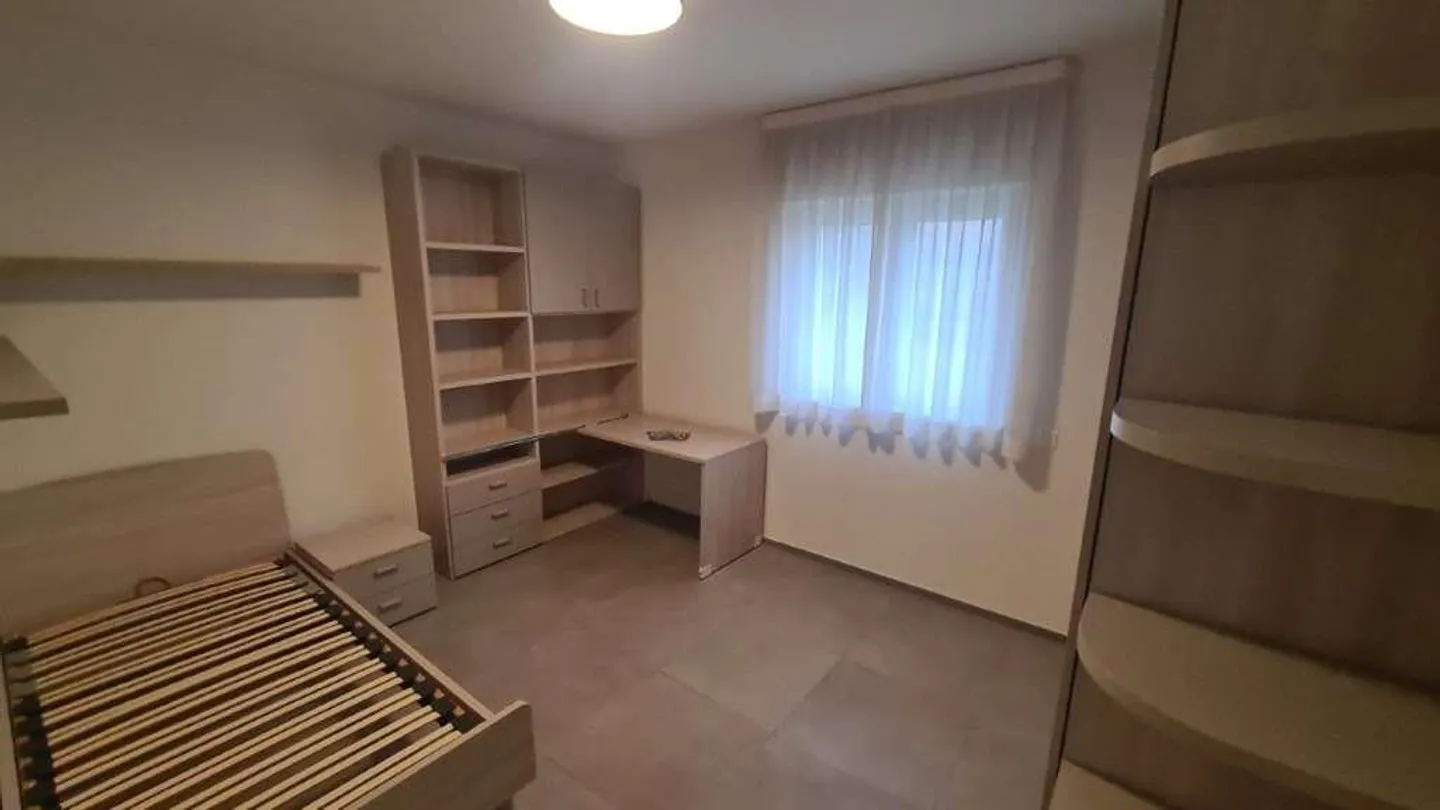 STABIO: LARGE 4.5 ROOM PANORAMIC AND QUIET APARTMENT - Photo 13 of 13