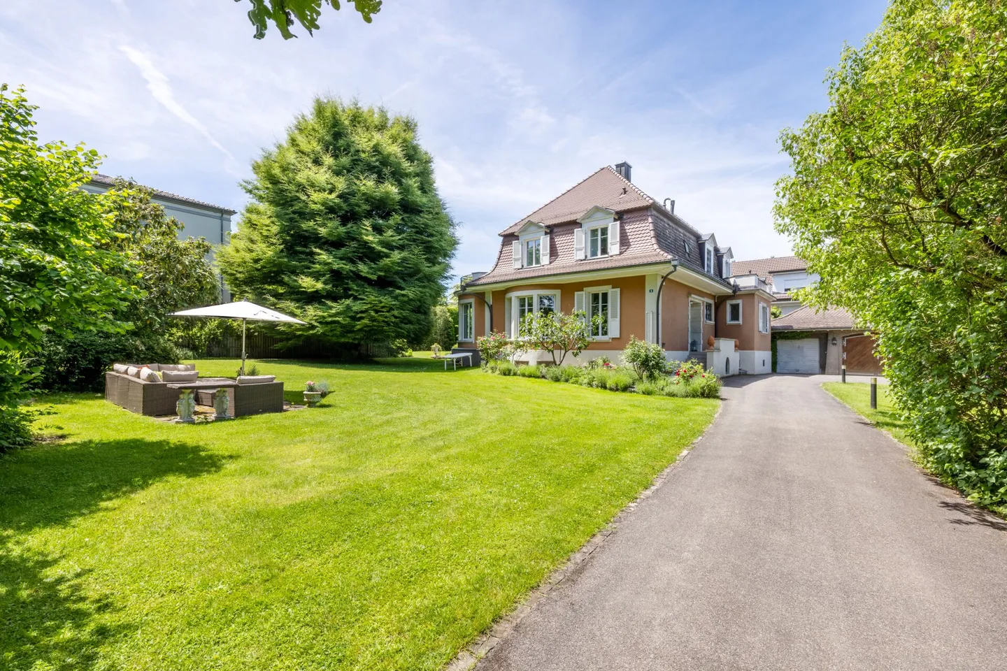 Grande proprietà immobiliare - Proprietà unica con alberi maturi, piscina e privacy a Wabern vicino a Berna - Foto 5 di 19