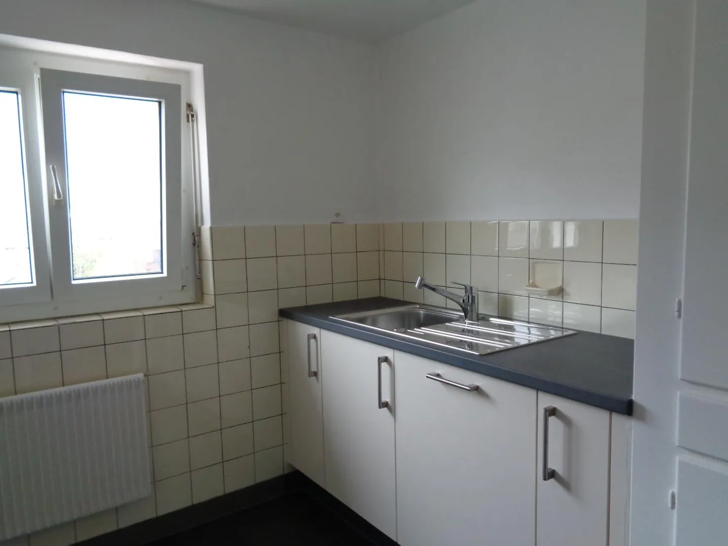 Appartement dans un quartier calme et ensoleillé - Photo 2 sur 12