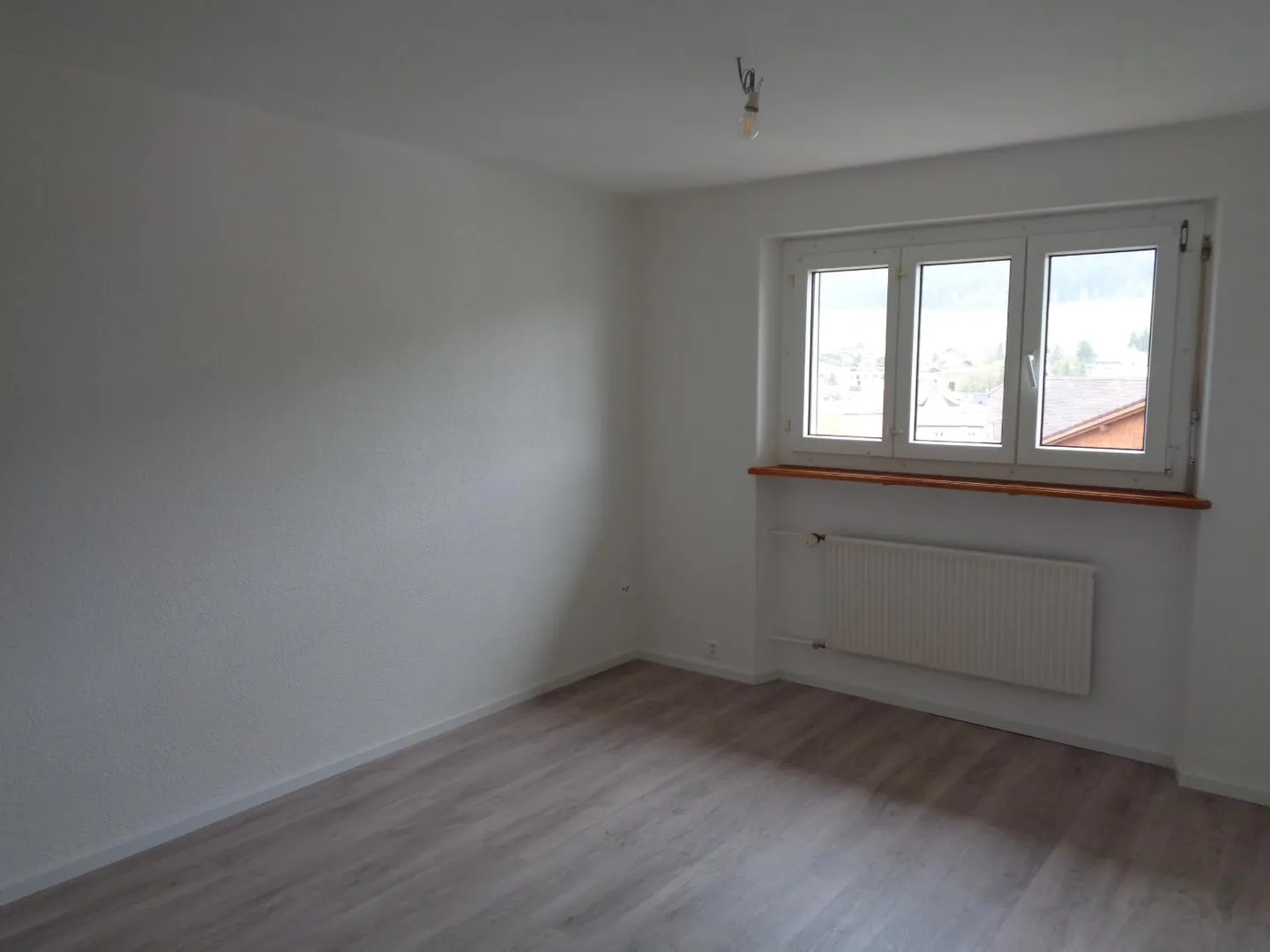 Appartement dans un quartier calme et ensoleillé - Photo 3 sur 12