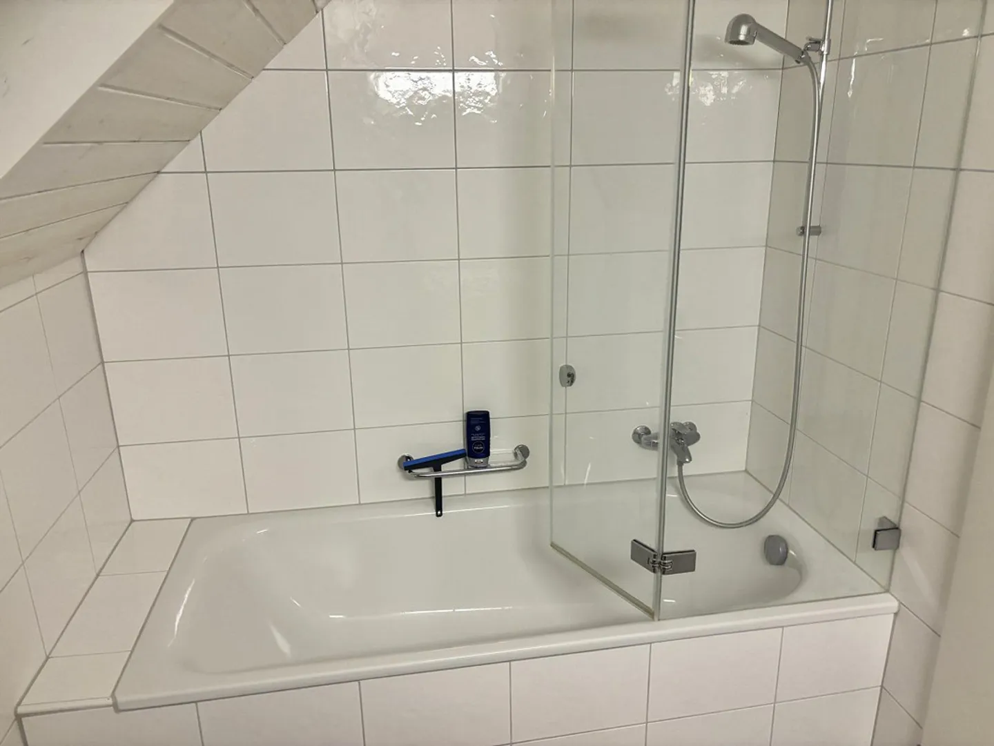 Appartement duplex spacieux de 4,5 pièces dans un emplacement calme de Bertschikon - Photo 9 sur 10