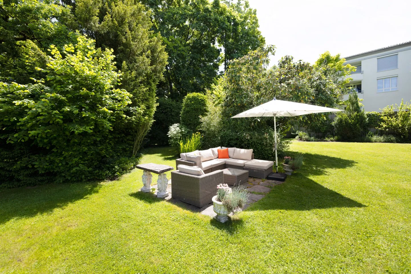Grande proprietà immobiliare - Proprietà unica con alberi maturi, piscina e privacy a Wabern vicino a Berna - Foto 7 di 19