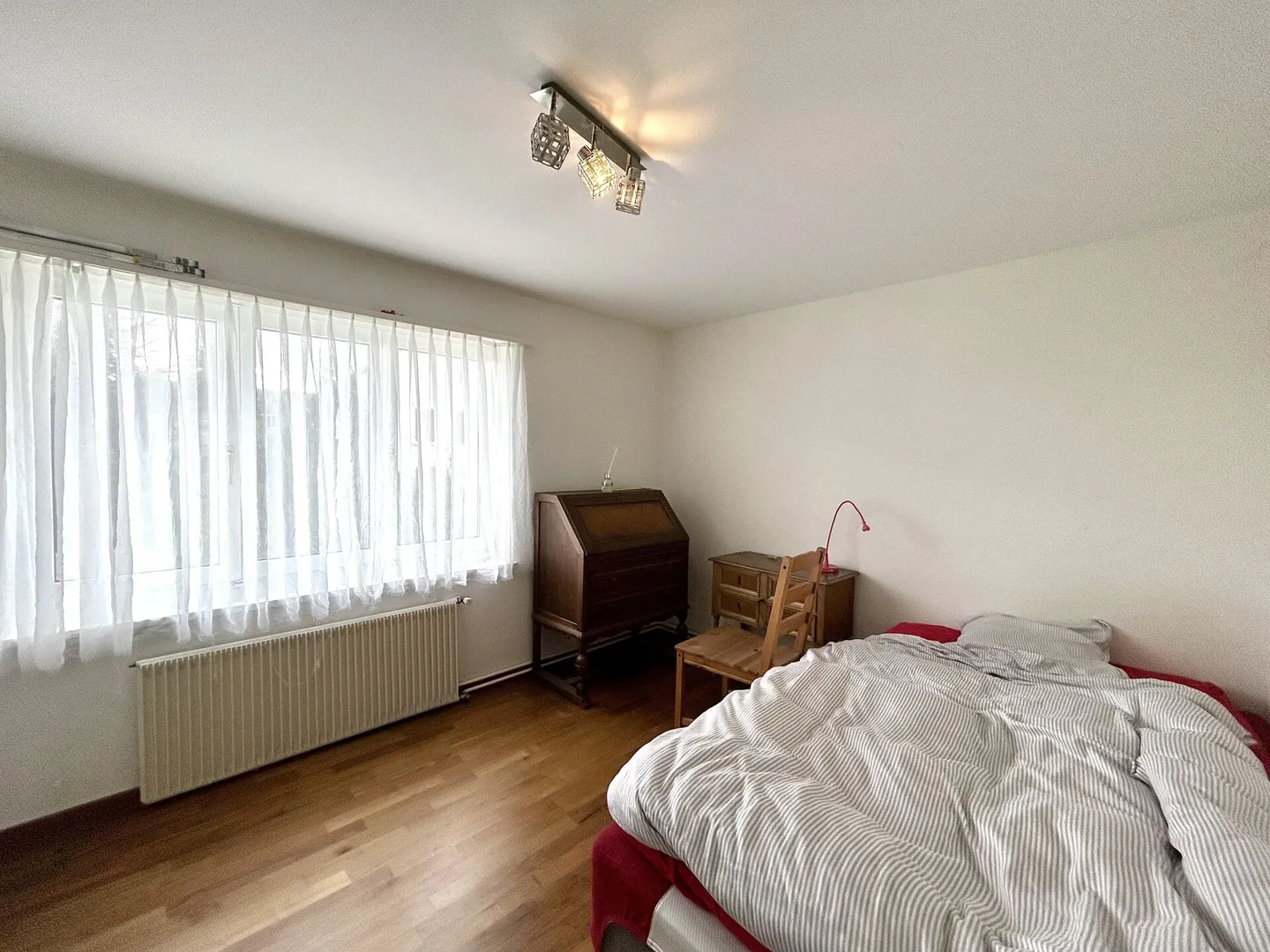 Maison individuelle dans un emplacement calme avec des possibilités polyvalentes ! - Photo 12 sur 17