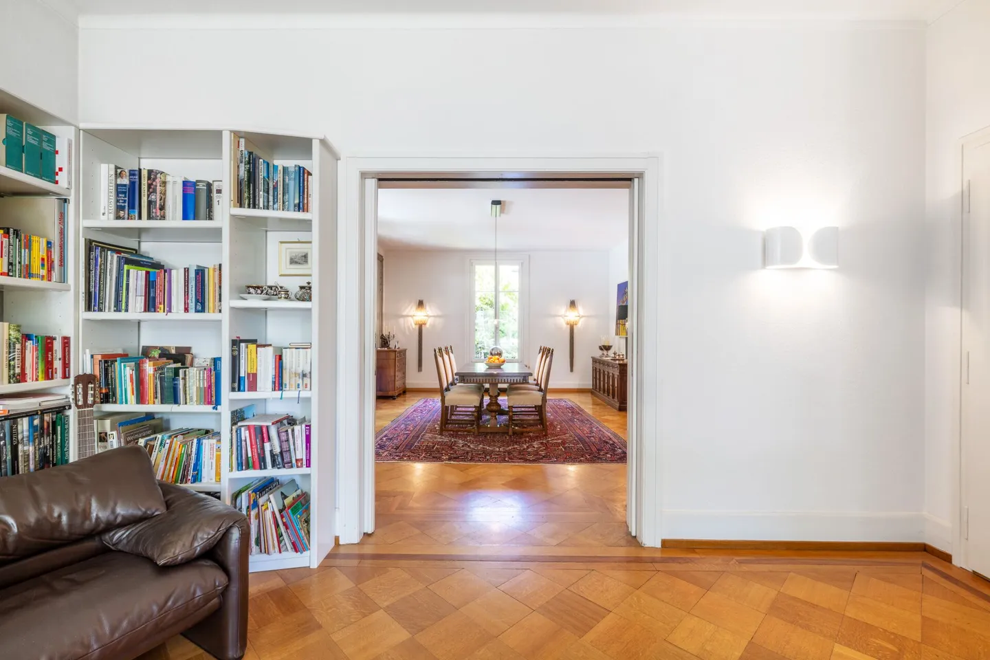 Grande proprietà immobiliare - Proprietà unica con alberi maturi, piscina e privacy a Wabern vicino a Berna - Foto 11 di 19