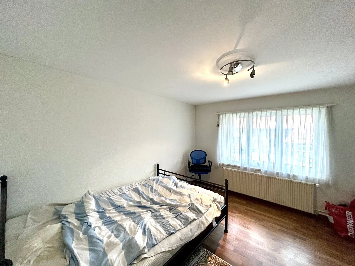 Maison individuelle dans un emplacement calme avec des possibilités polyvalentes ! - Photo 13 sur 17