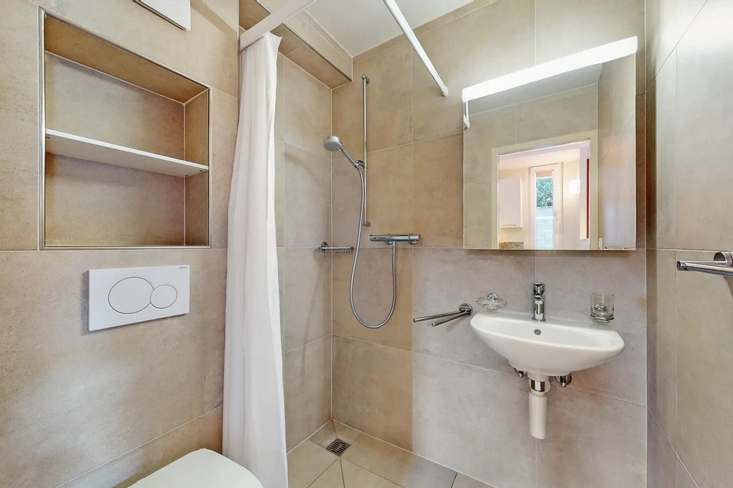 Ideale posizione e arredato! - Foto 5 di 9