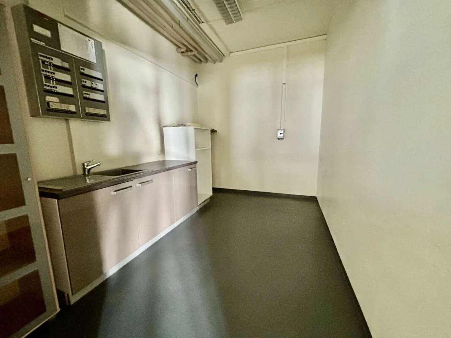 Vaud Büros, Gewerbeimmobilien, Werkstatt, Labore im Erdgeschoss - Foto 5 von 6