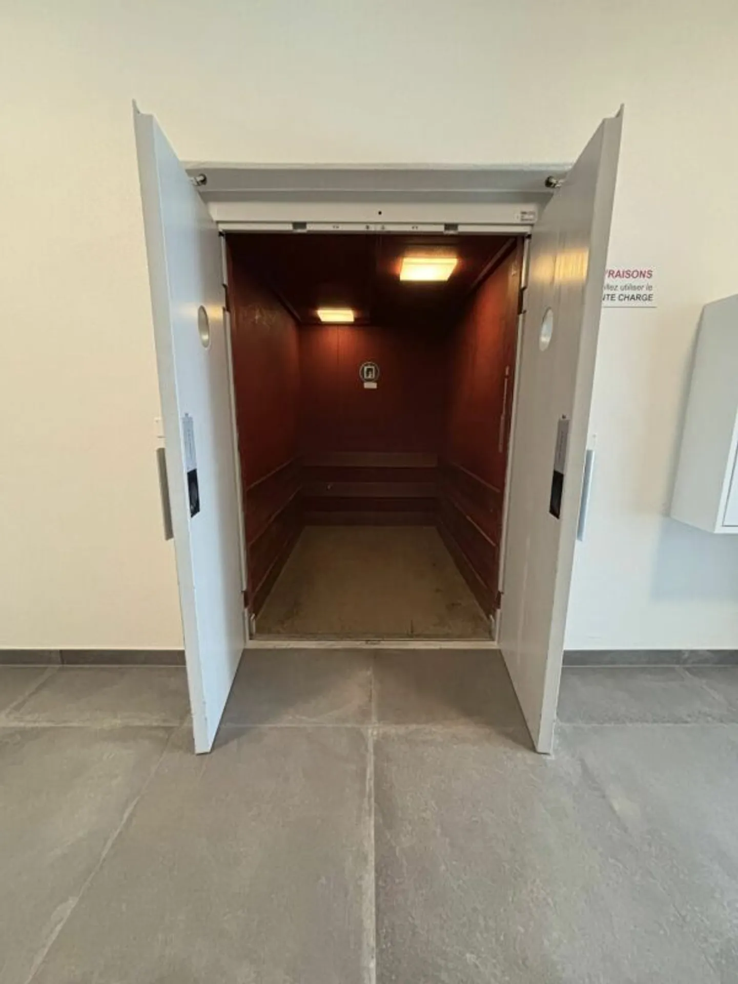 Vaud Büros, Gewerbeimmobilien, Werkstatt, Labore im Erdgeschoss - Foto 6 von 6