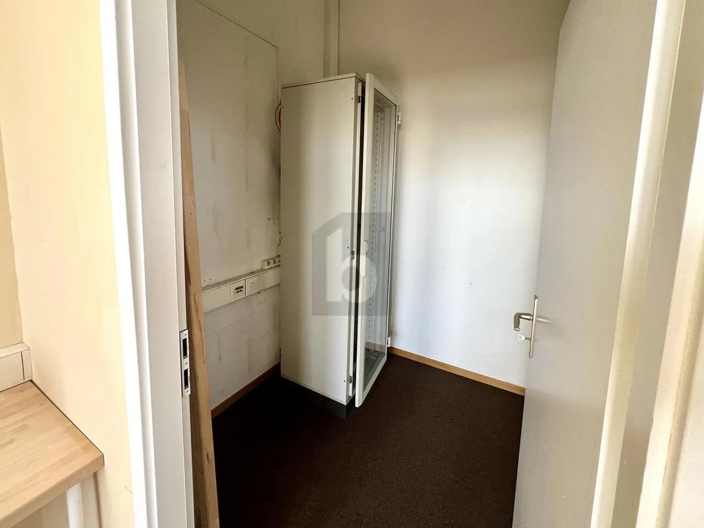 BÜROFLÄCHE MIT HOHEN DECKEN GEGEBEN SALEVE - Foto 4 von 6