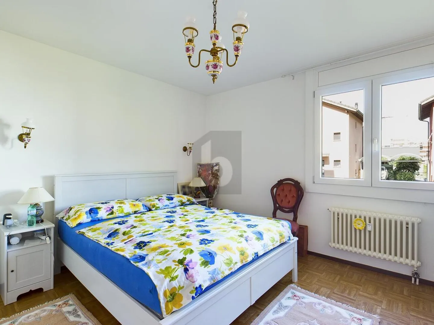 Welcoming in a Sunny Position - Photo 3 of 6