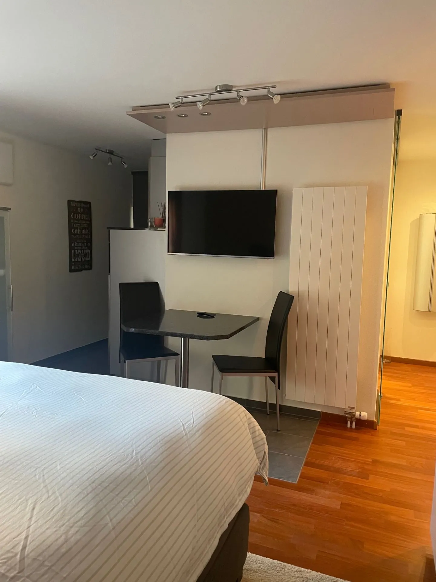 Gemütliche möblierte Studiowohnung  im Steuerparadies Kopie - Foto 3 von 7