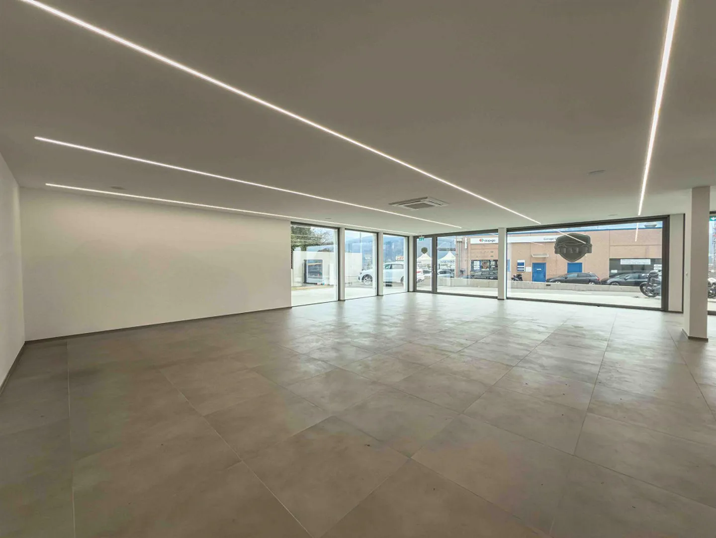New commercial space with windows in Gravesano - Photo 1 of 4