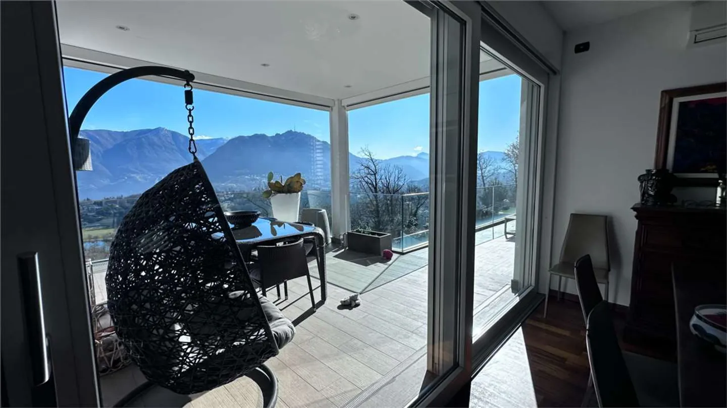 Attico esclusivo con terrazza panoramica e vista sui due laghi - Foto 7 di 21
