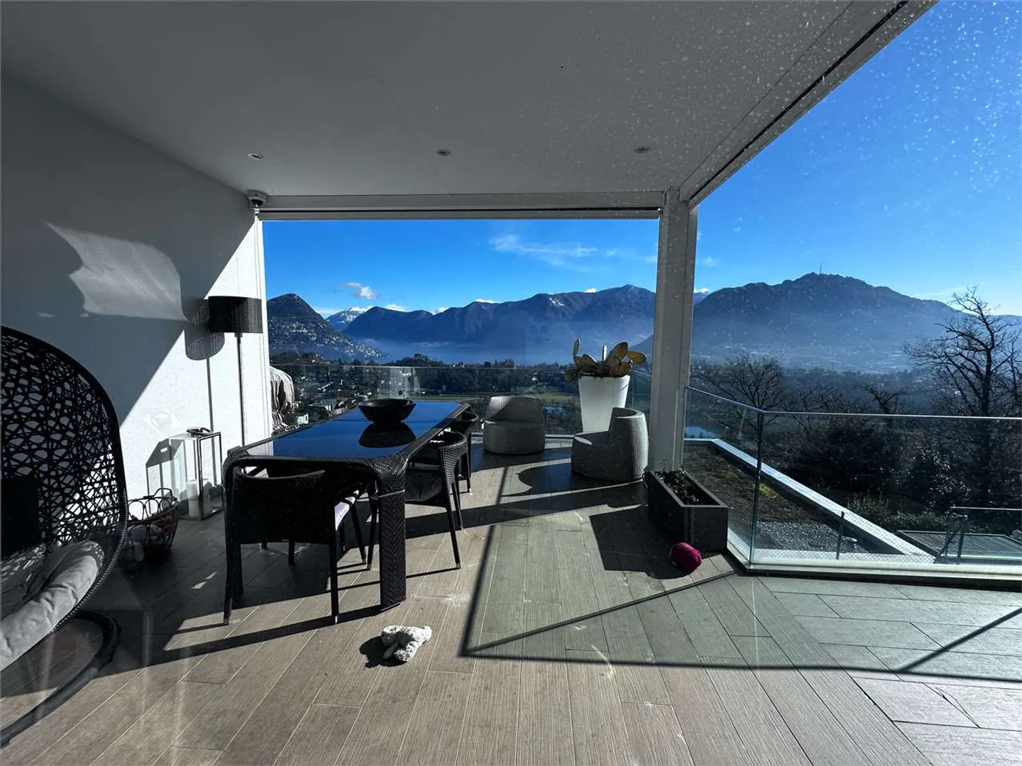 Attico esclusivo con terrazza panoramica e vista sui due laghi - Foto 11 di 21