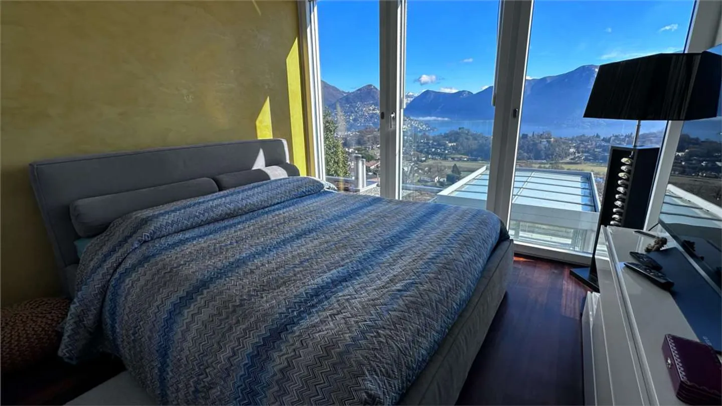 Attico esclusivo con terrazza panoramica e vista sui due laghi - Foto 15 di 21
