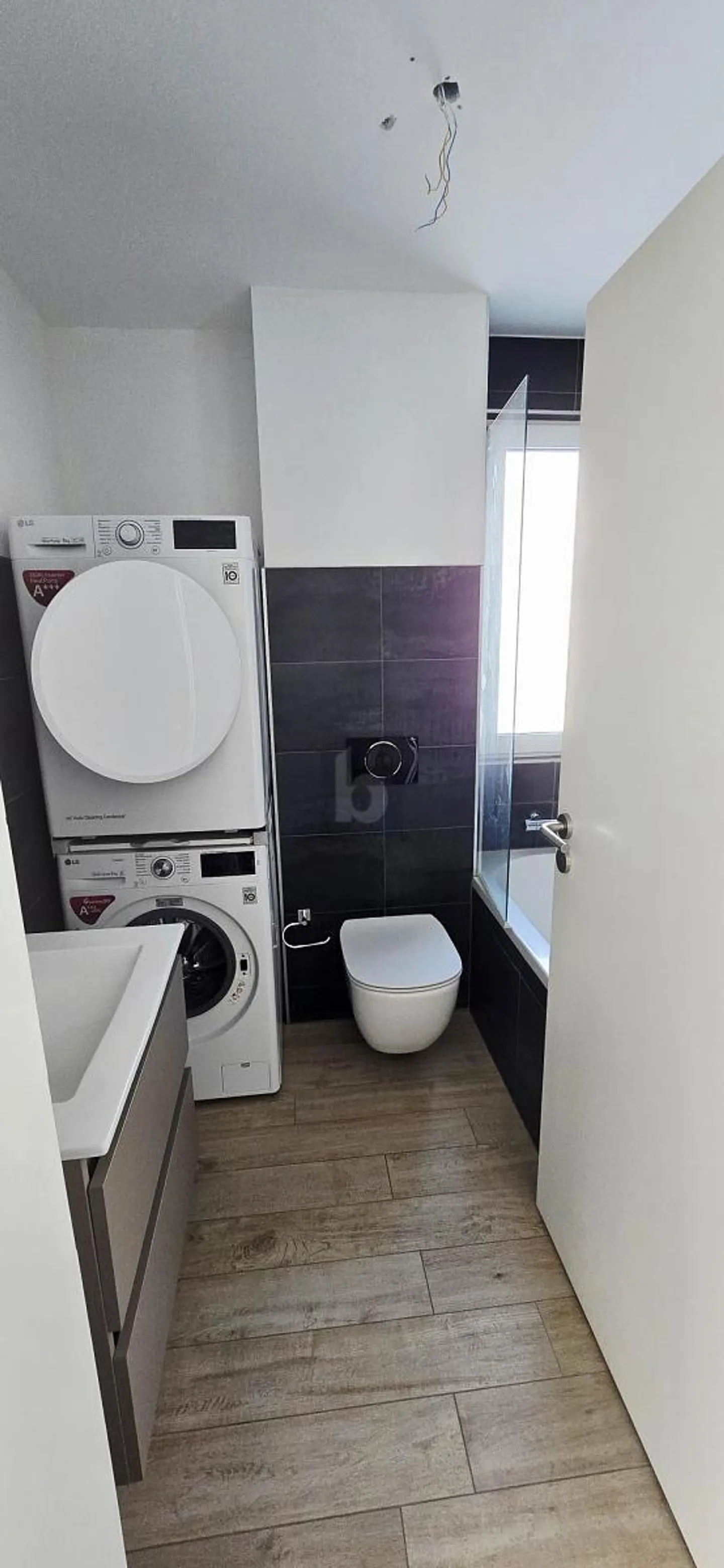 WUNDERSCHÖNE WOHNUNG MIT DACHTERASSE - Foto 4 von 5