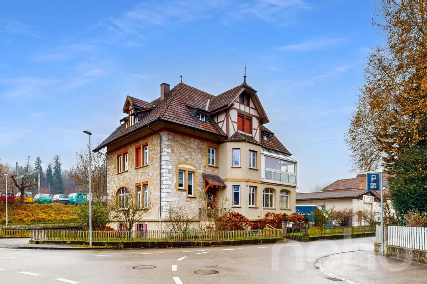 Ampia casa bifamiliare con carattere e potenziale - Foto 1 di 12
