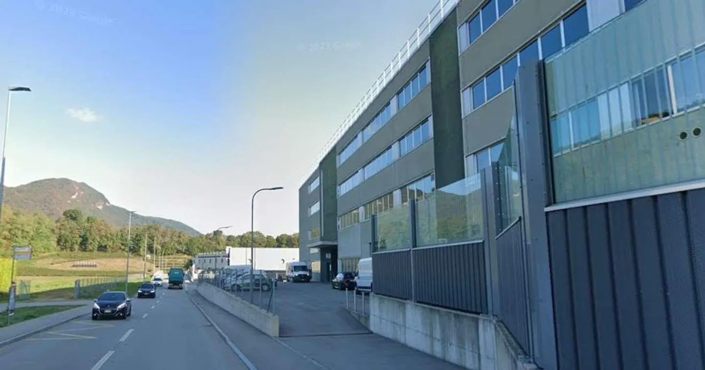 Spazioso spazio commerciale a Mendrisio - Foto 3 di 5