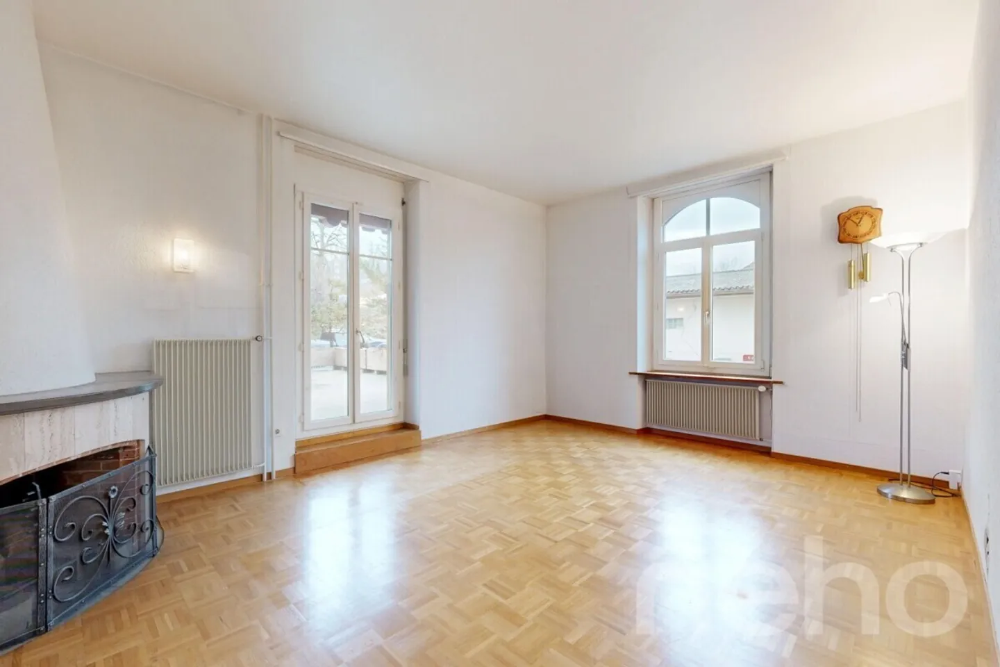 Ampia casa bifamiliare con carattere e potenziale - Foto 4 di 12