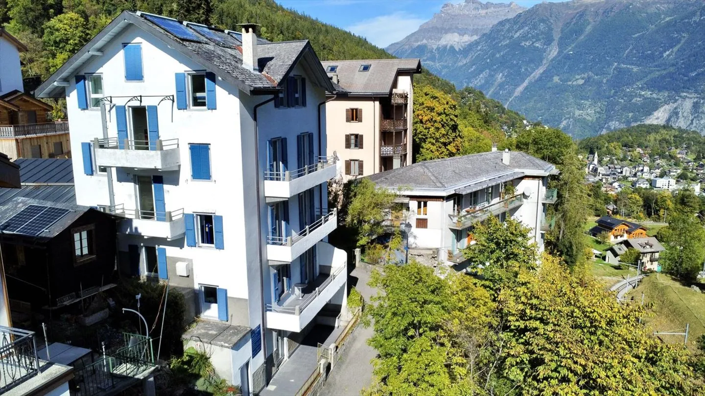 Gemischt genutztes Gebäude 12,5 Zimmer - Foto 3 von 13