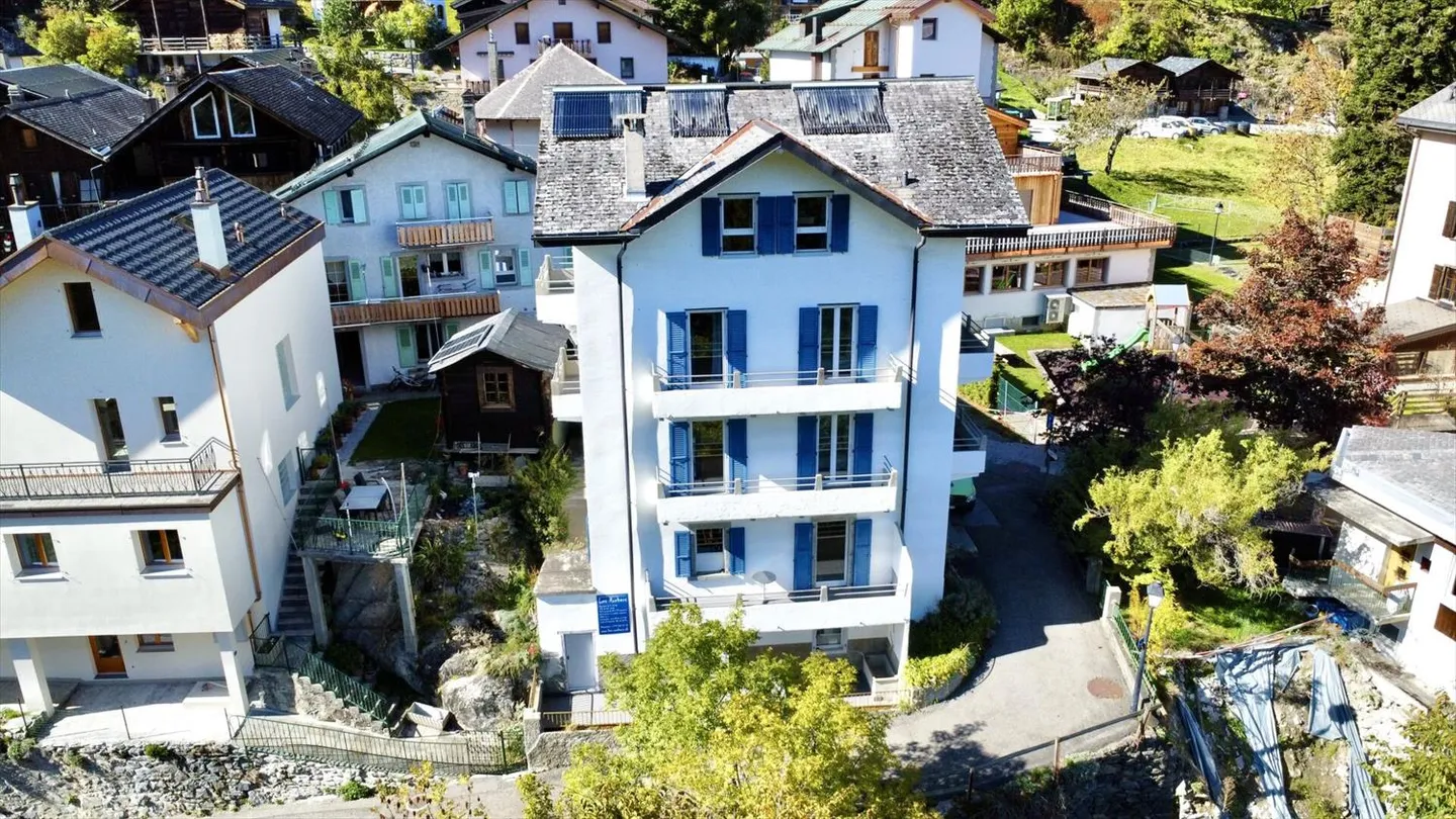 Gemischt genutztes Gebäude 12,5 Zimmer - Foto 2 von 13