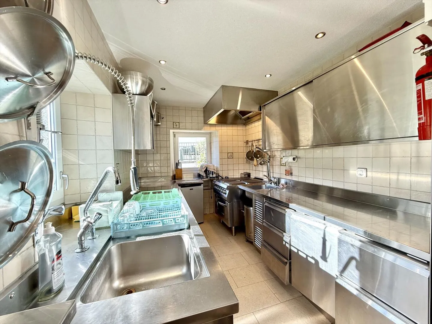 Gemischt genutztes Gebäude 12,5 Zimmer - Foto 8 von 13