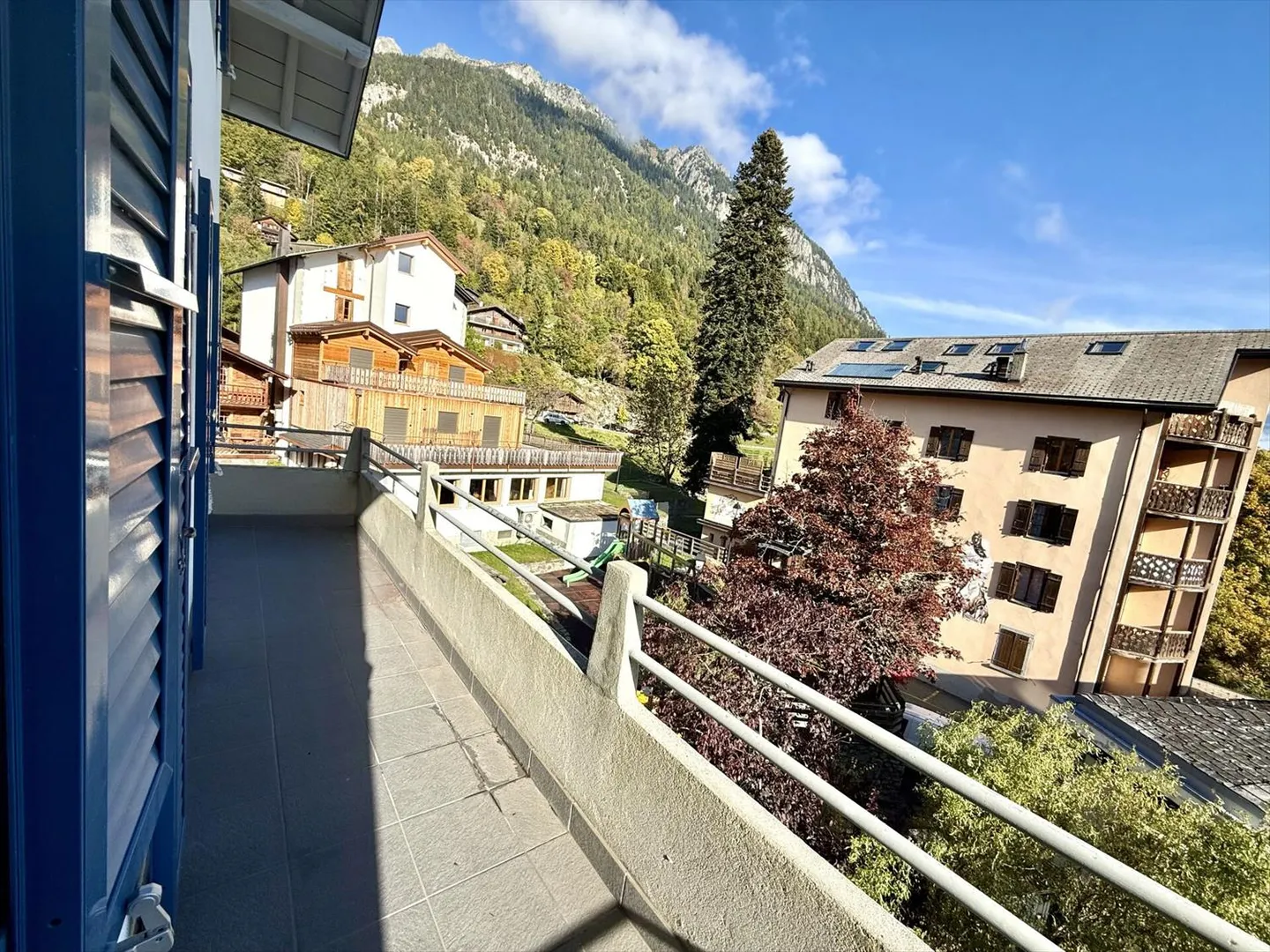 Gemischt genutztes Gebäude 12,5 Zimmer - Foto 9 von 13