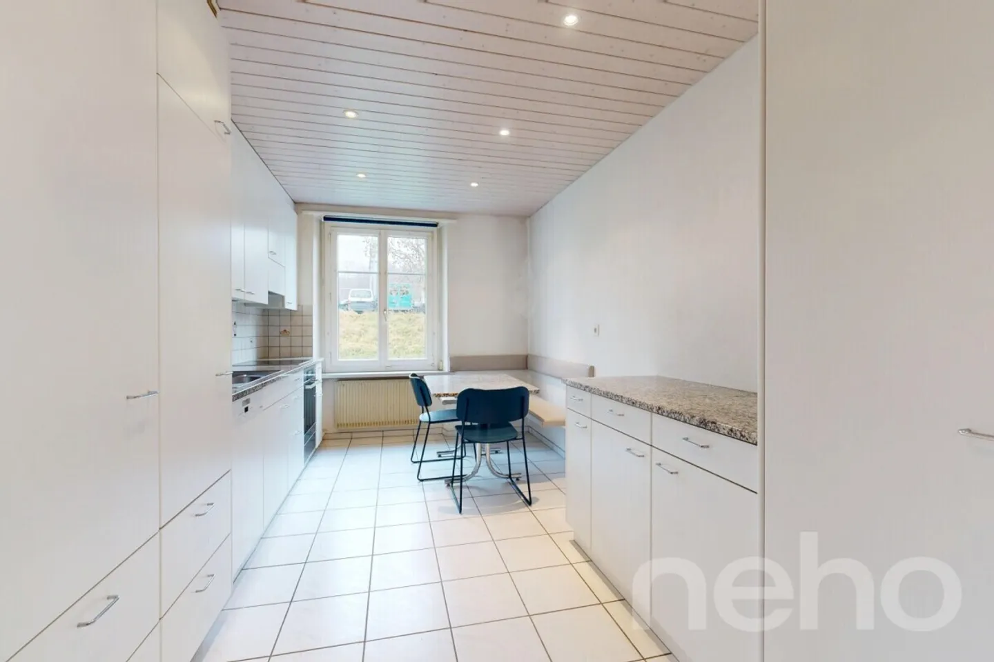 Ampia casa bifamiliare con carattere e potenziale - Foto 10 di 12