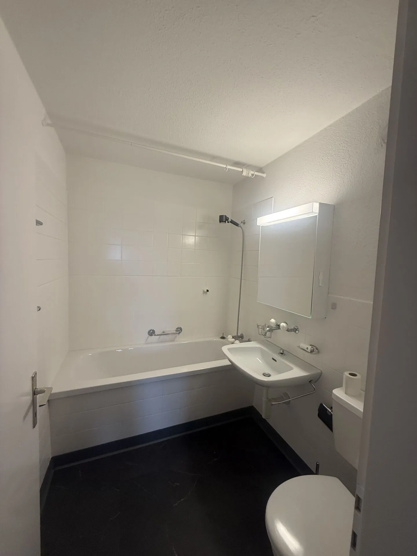 Cozy apartment by the lake is looking for you! - Photo 6 of 8