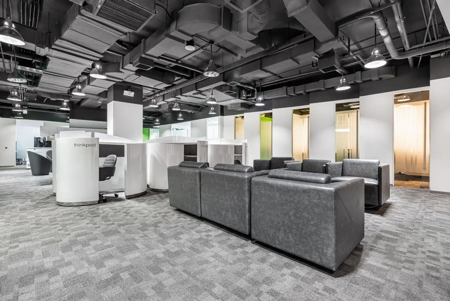 Bureau privé pour 4 personnes à Regus Spoom Green City, Manegg - Photo 4 sur 7