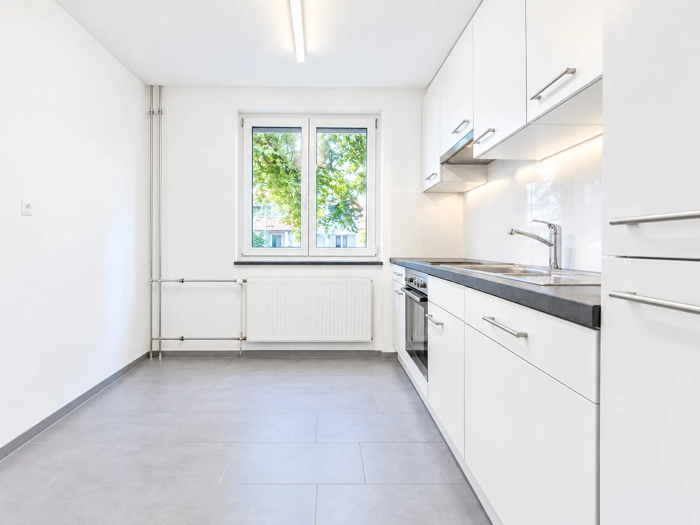 Beautiful apartment in a well-maintained property - Photo 2 of 10