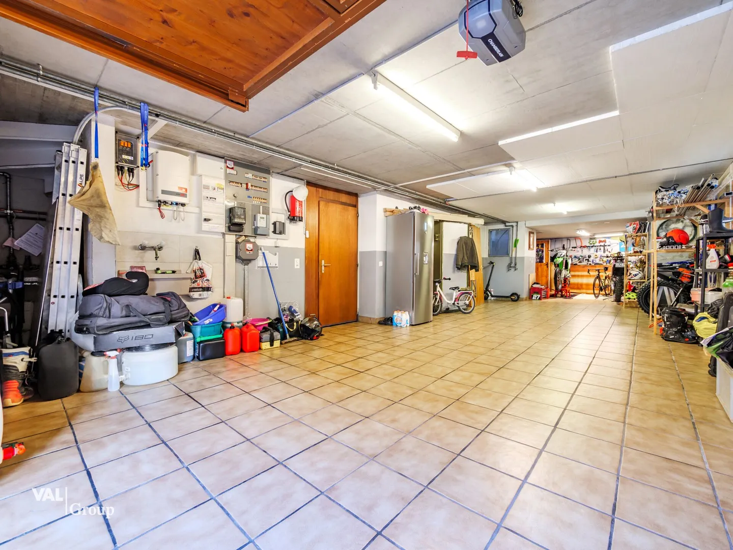 Magnificent villa with garden, offering an ideal configuration for two units - Photo 14 of 15