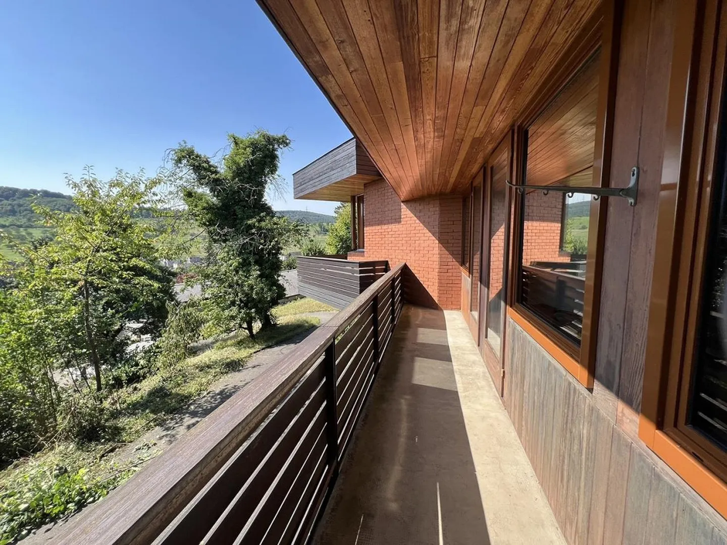 Maison d'architecte imposante avec grand espace environnant - Photo 11 sur 19