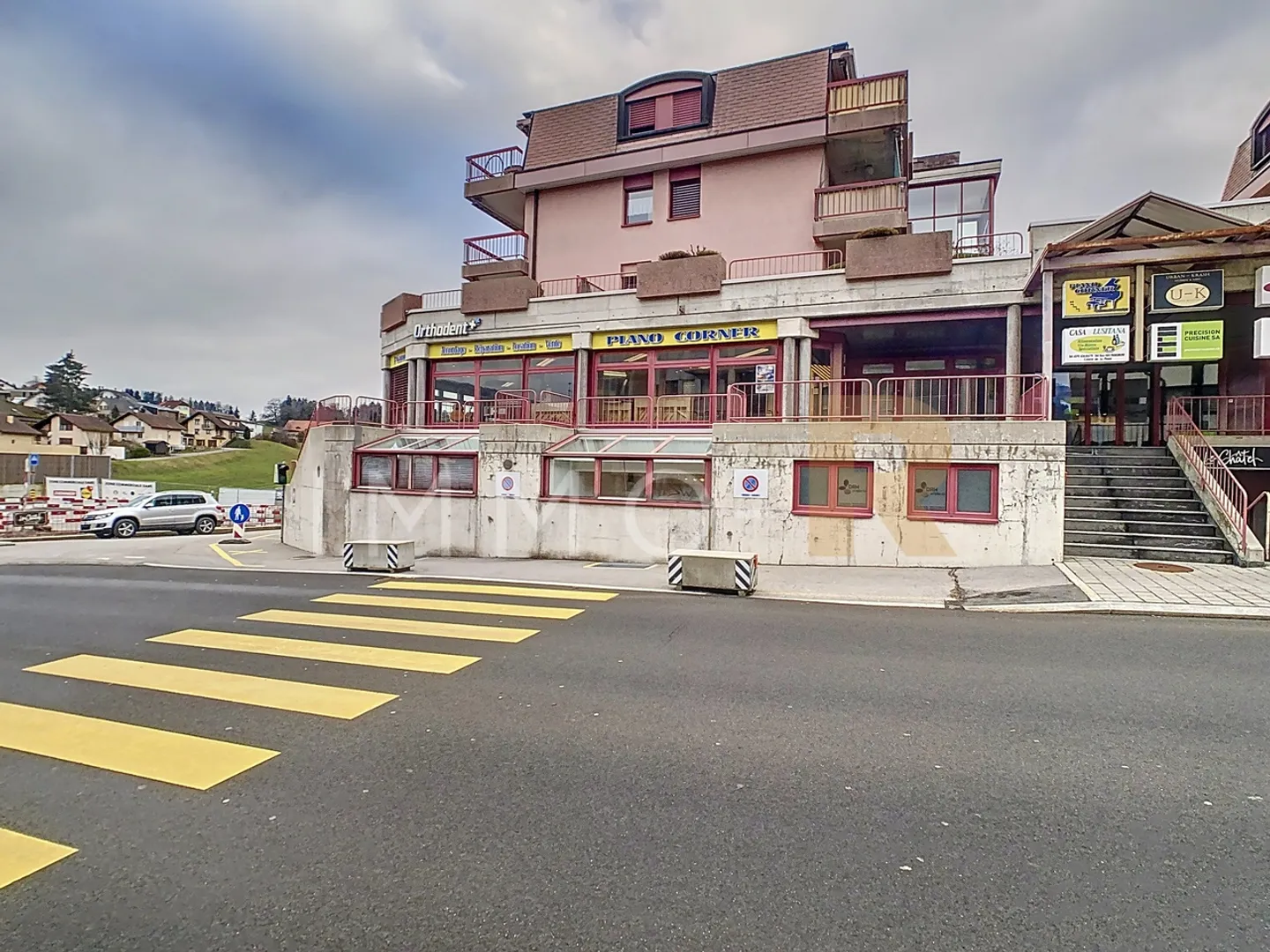 Commercial space in the center of Châtel-St-Denis with windows - Photo 1 of 1