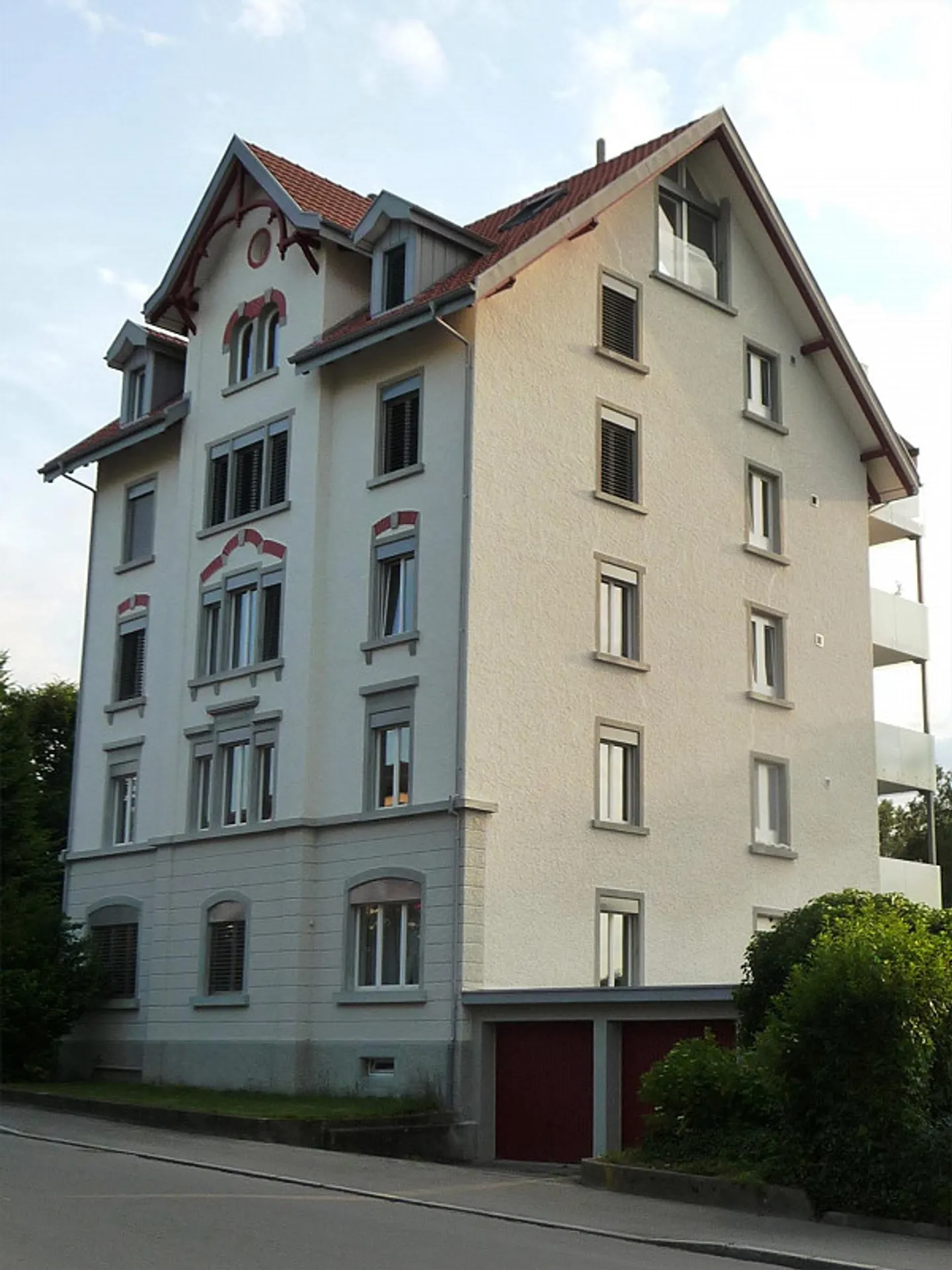 Old building apartment with large balcony - Photo 1 of 9