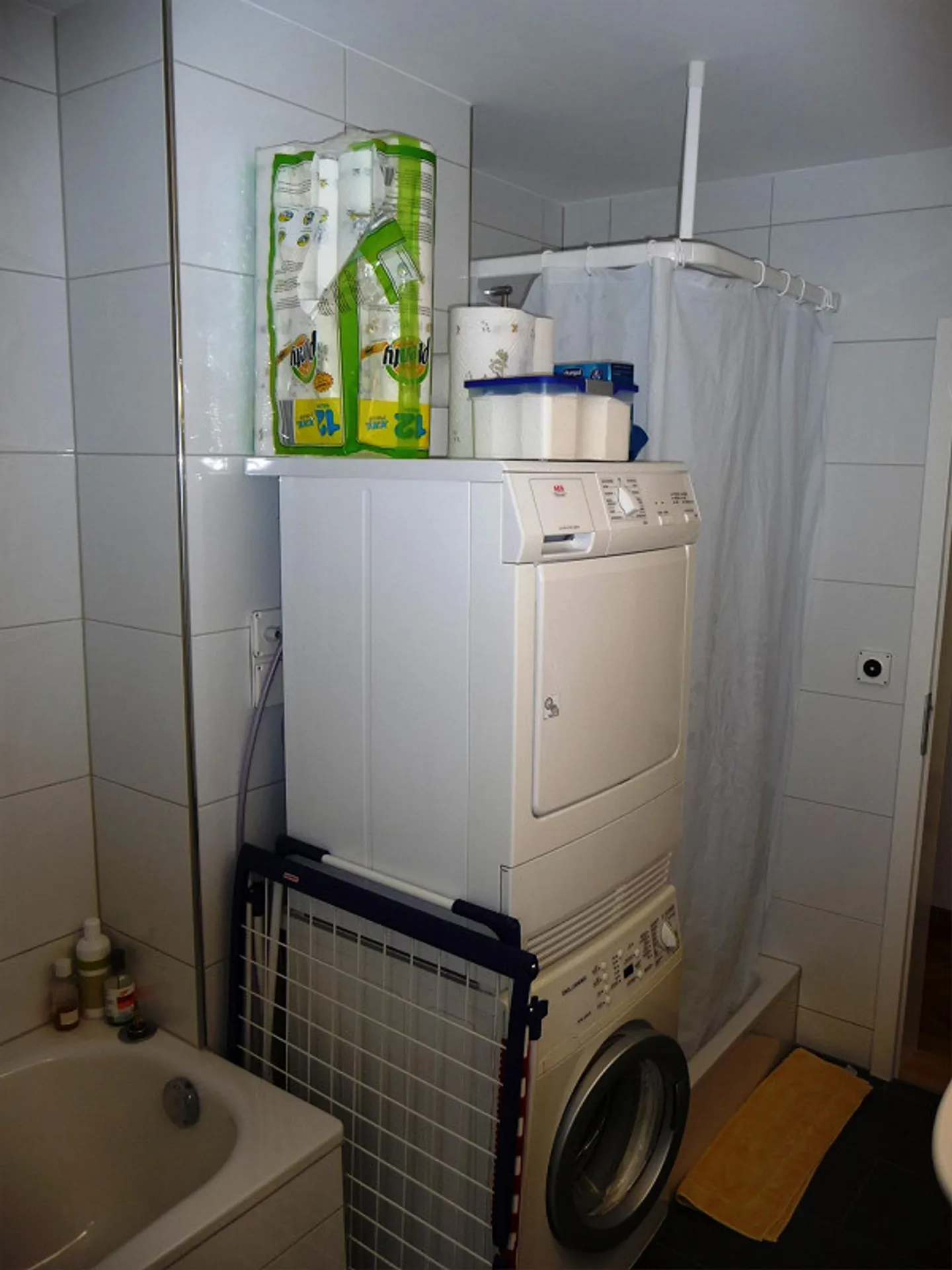 Old building apartment with large balcony - Photo 5 of 9