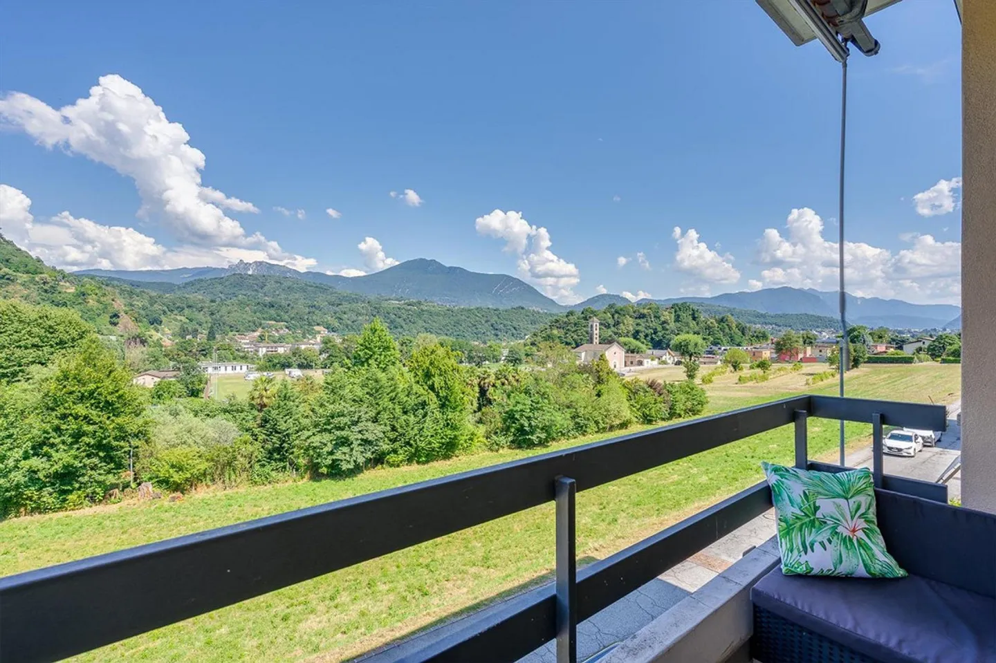 Helle Wohnung mit Balkon und freier Aussicht in Gravesano - Foto 1 von 9