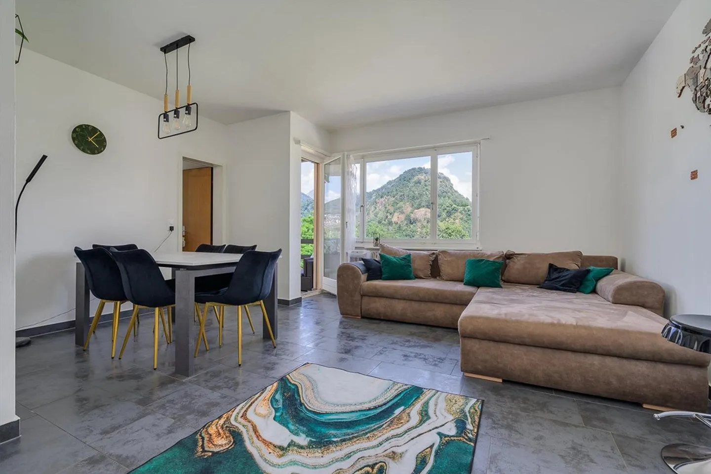 Helle Wohnung mit Balkon und freier Aussicht in Gravesano - Foto 2 von 9