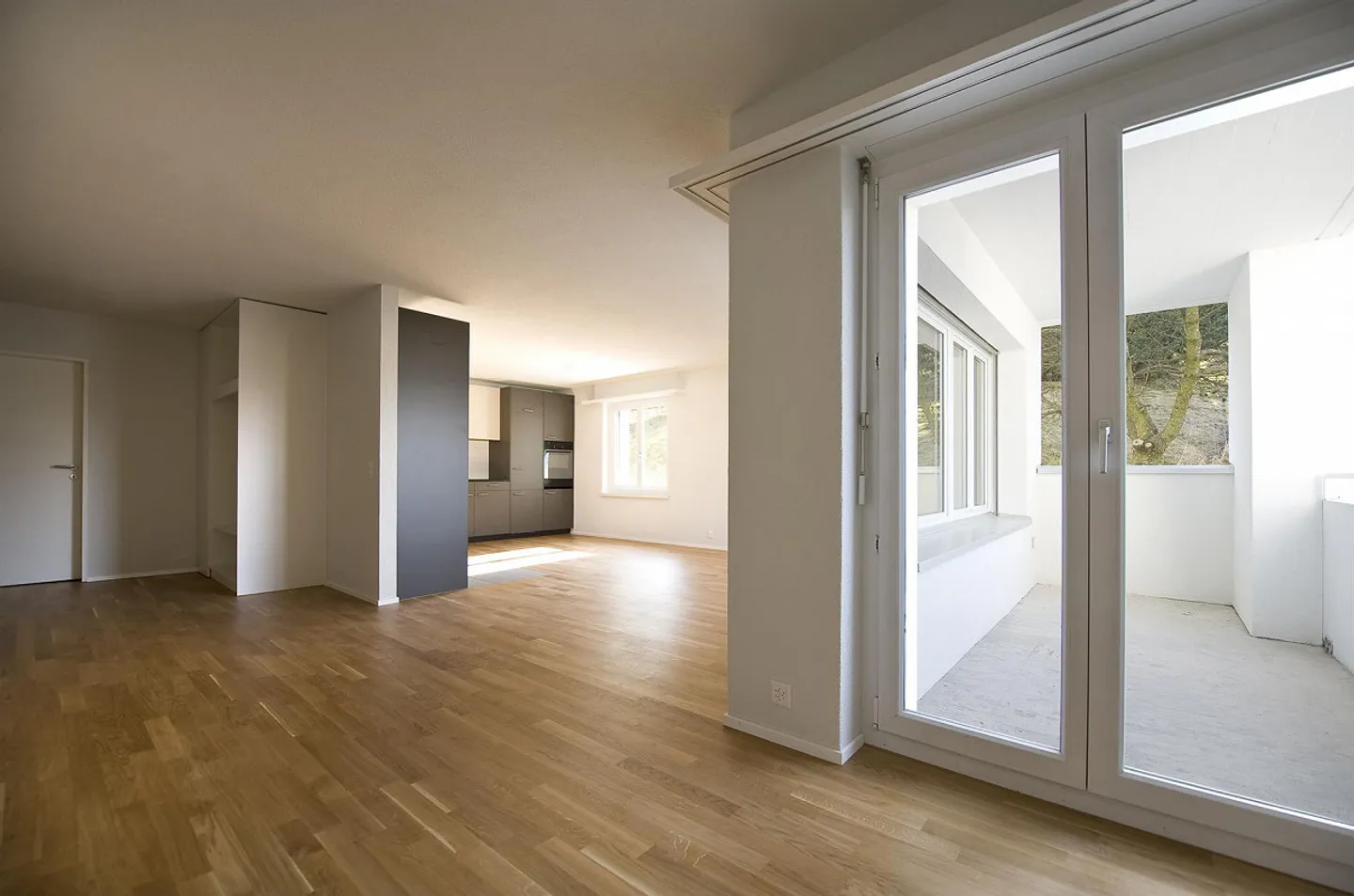 Appartamento moderno con terrazza - Foto 2 di 8