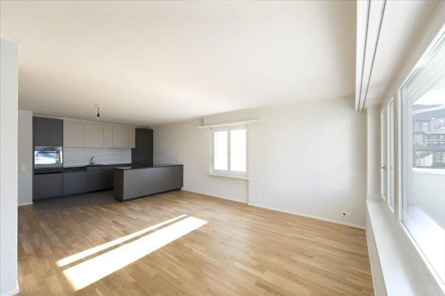 Appartamento moderno con terrazza - Foto 4 di 8