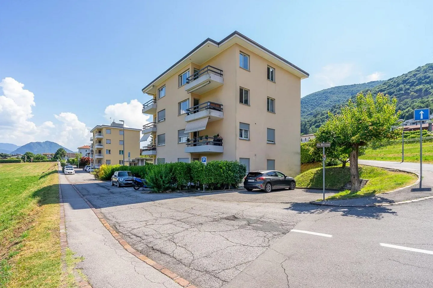 Helle Wohnung mit Balkon und freier Aussicht in Gravesano - Foto 3 von 9