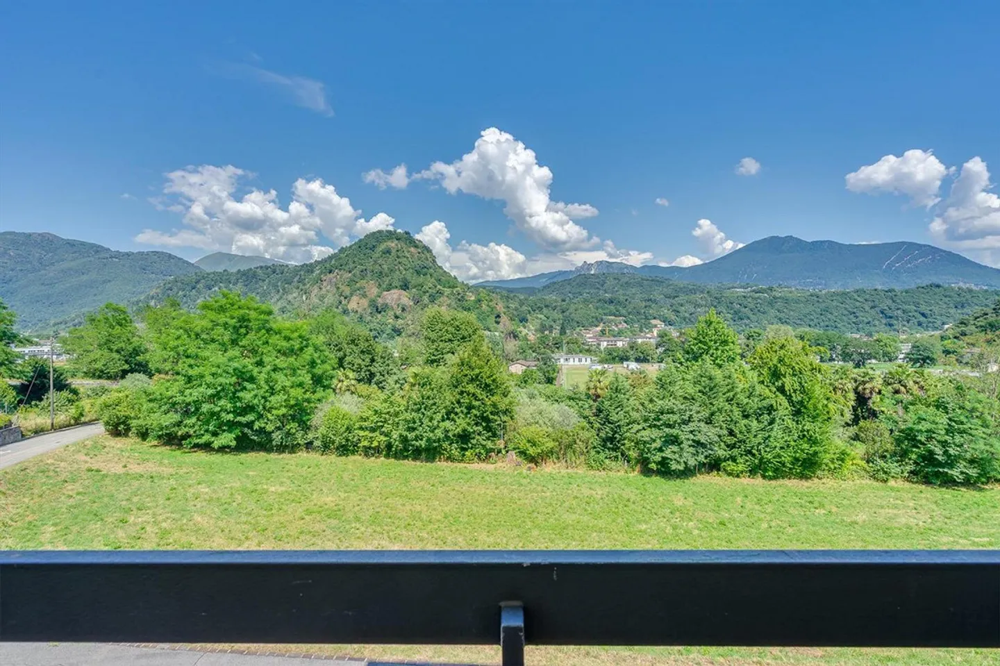 Helle Wohnung mit Balkon und freier Aussicht in Gravesano - Foto 9 von 9
