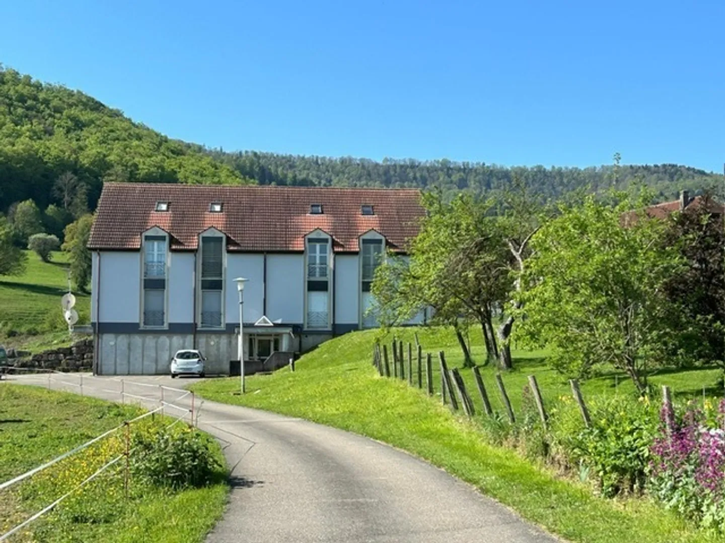 5,5-Zimmer-Wohnung, ruhig, hell mit Blick auf die Landschaft - Foto 1 von 16