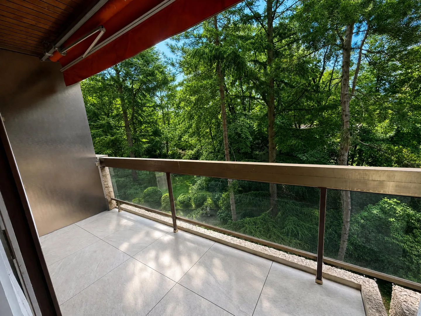 Appartement de Luxe en Milieu Verdoyant - Photo 2 sur 2